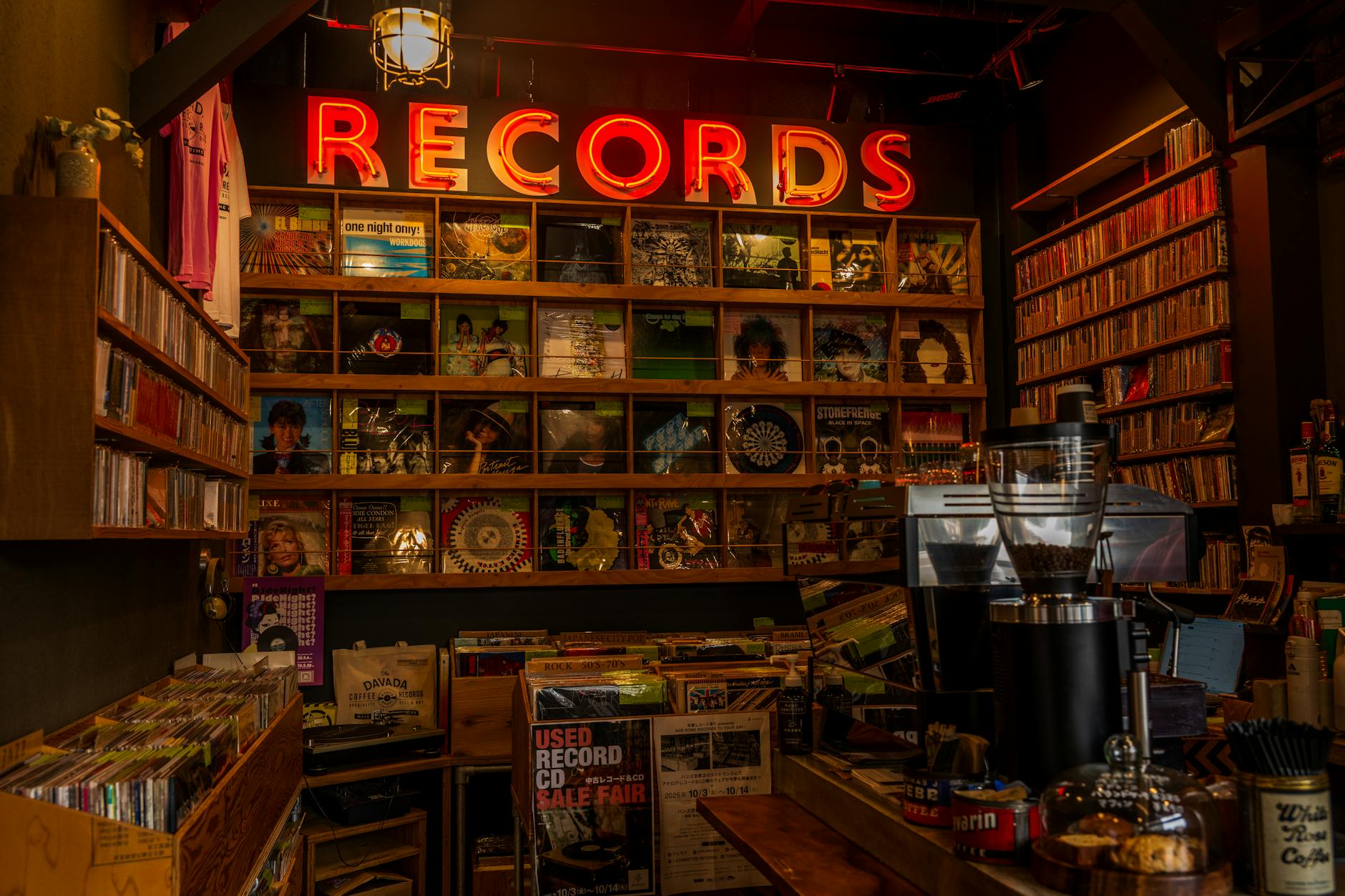 Drehmoment Records — Plattenladen Interior